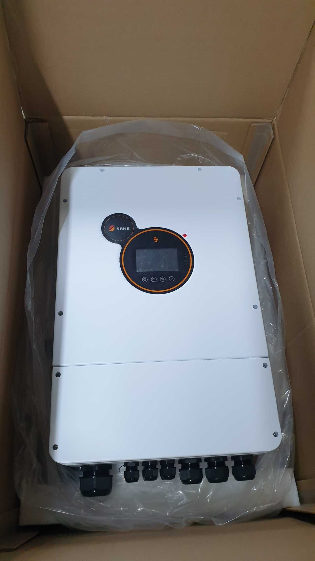 Хибриден соларен инвертор 12 000 W IP65 мостра