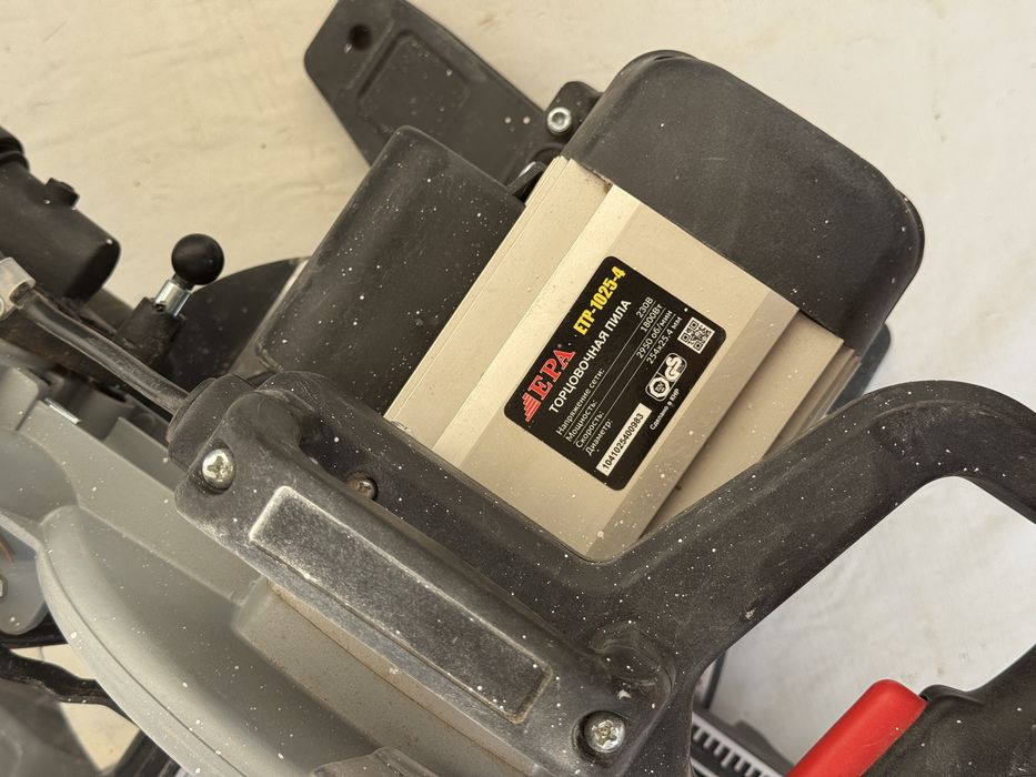 Sotiladi: Torцовочная pила (EPA PT-10/254) – mukammal holatda!