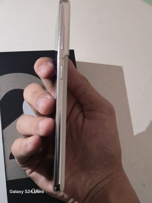 Samsung S21 256/8 в почти идеальном состоянии