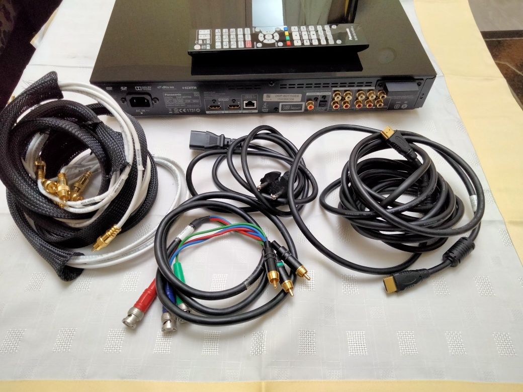 Panasonic DMP-BDT700 3D Blu-Ray плейър