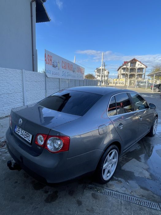 Vând Jetta 1,9 TDI