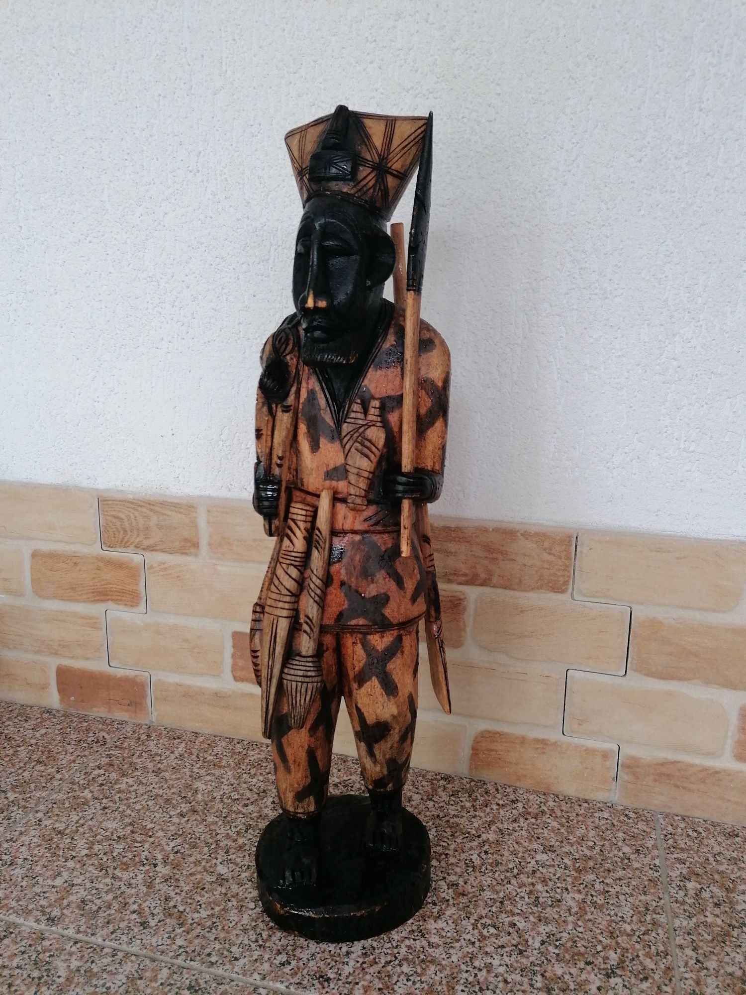 Okazie pentru colecționarii de frumos statueta africana adusa