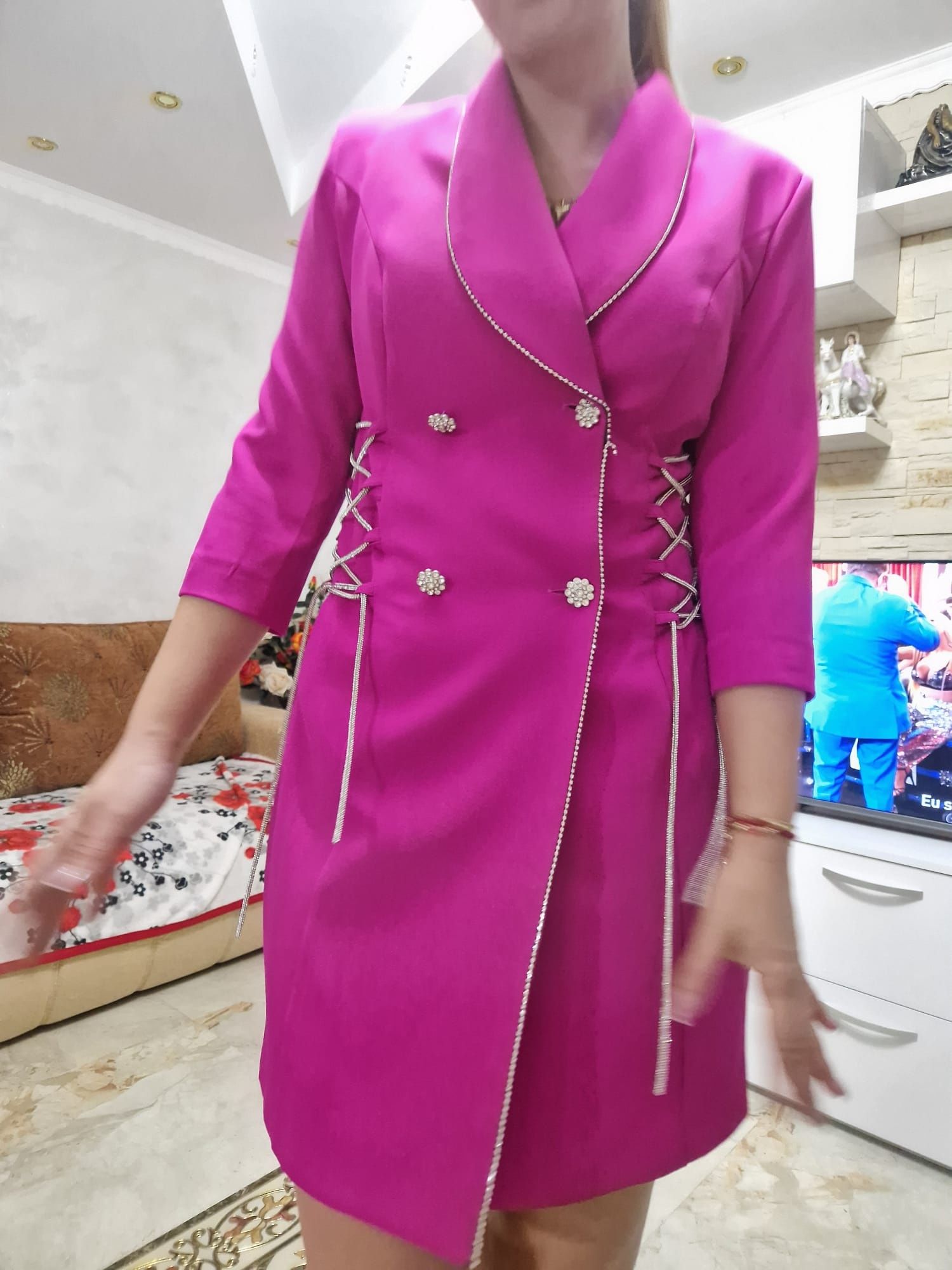 Vând rochie nouă ambalata mărimea 38 fuchia sau neagra