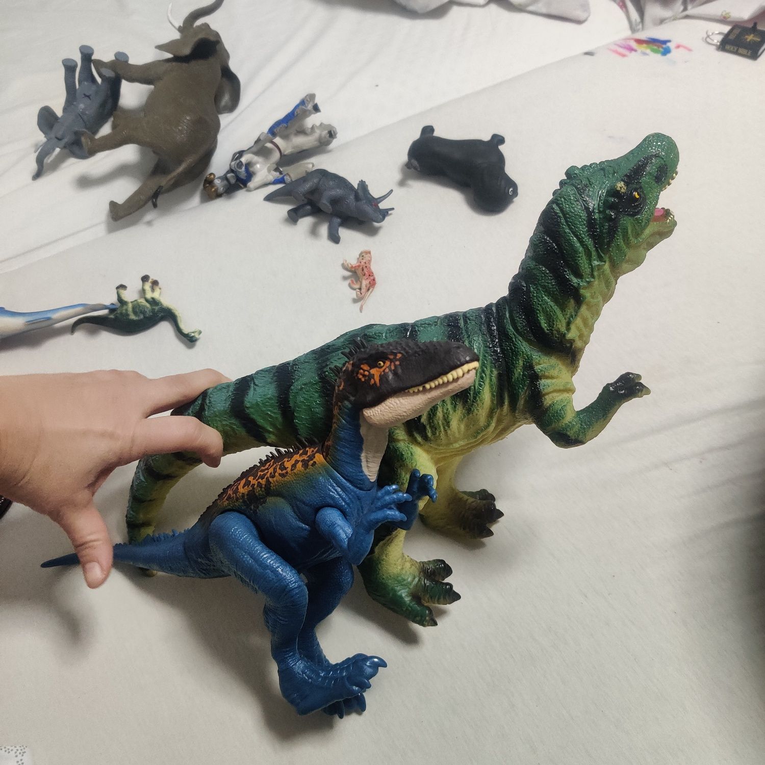 Dinozauri jucărie
