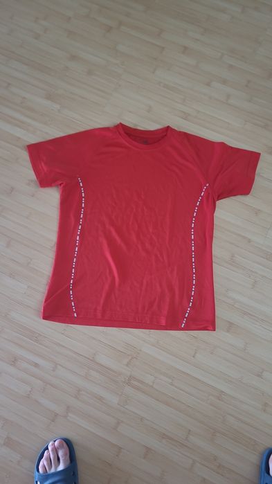 Tricou material sintetic