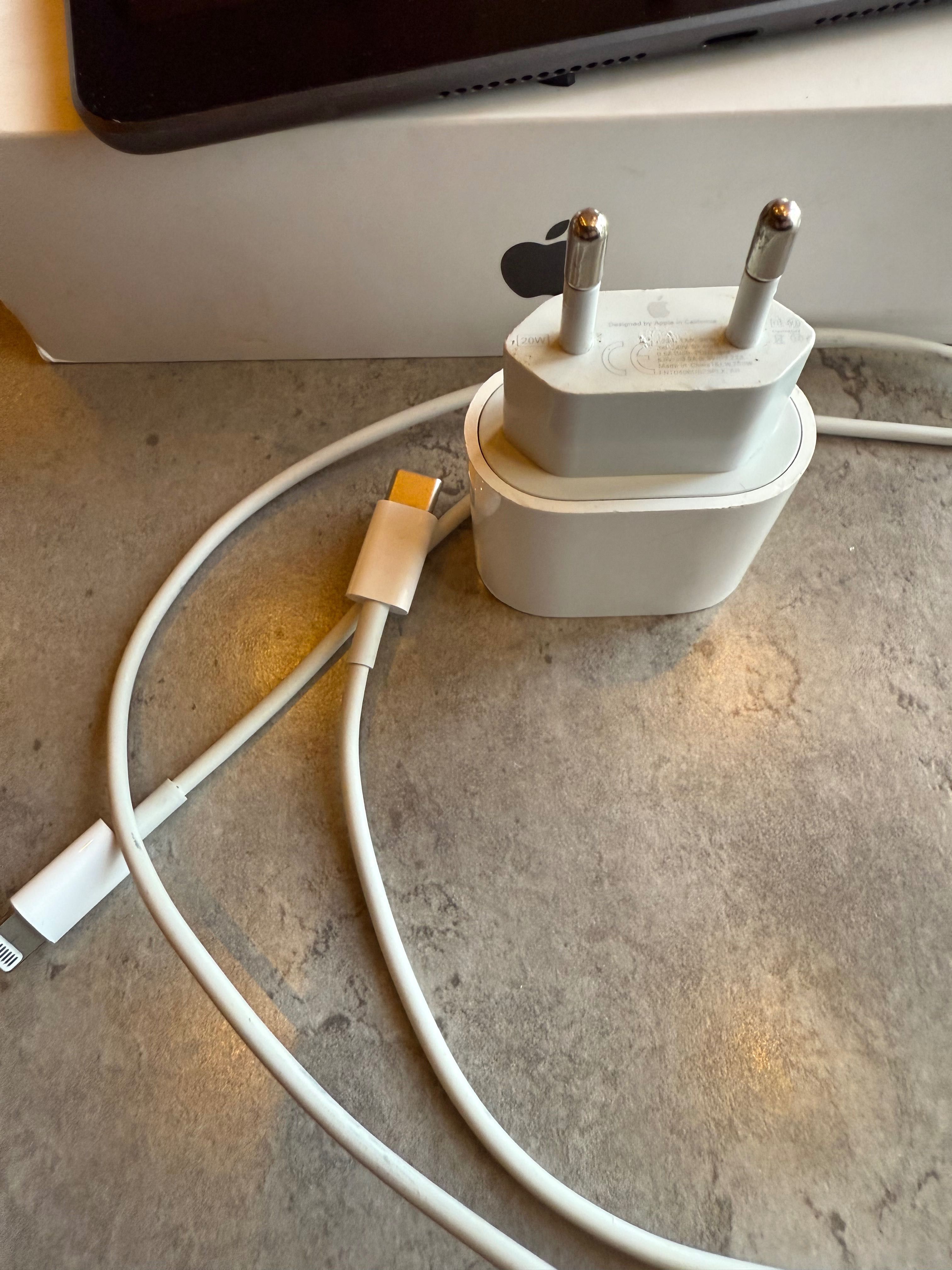 Оригинално зарядно за Iphone