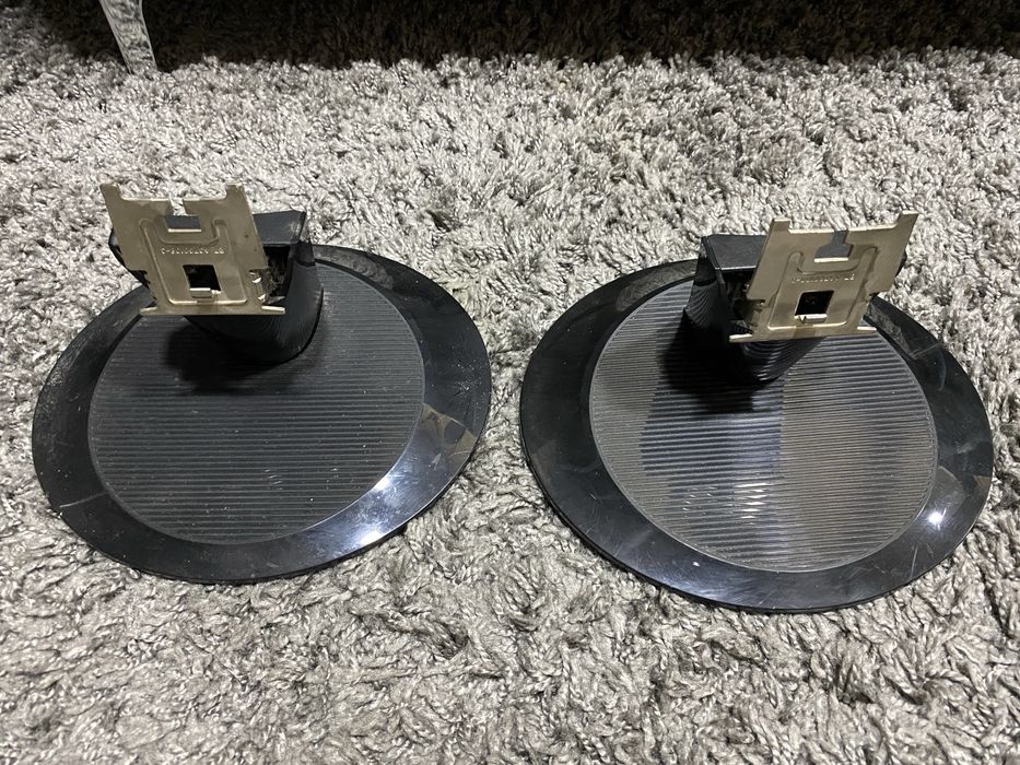 Два монитора AOC + Кронштейн