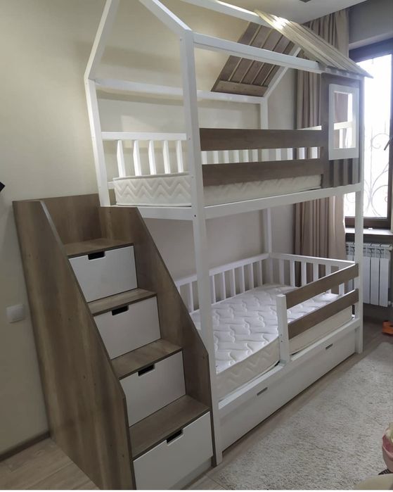 Детская двухярусная кроватка