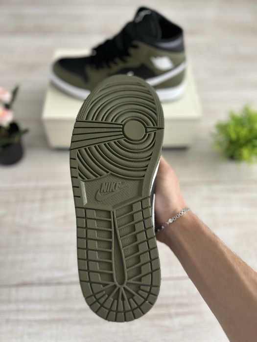Jordan 1 mid black white olive 42 originali