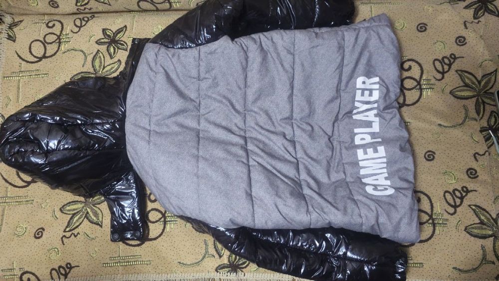 Kurtka sotiladi 158/164 razmer