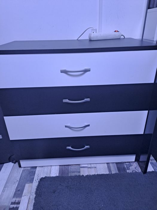 Двукрилен гардероб и скрин