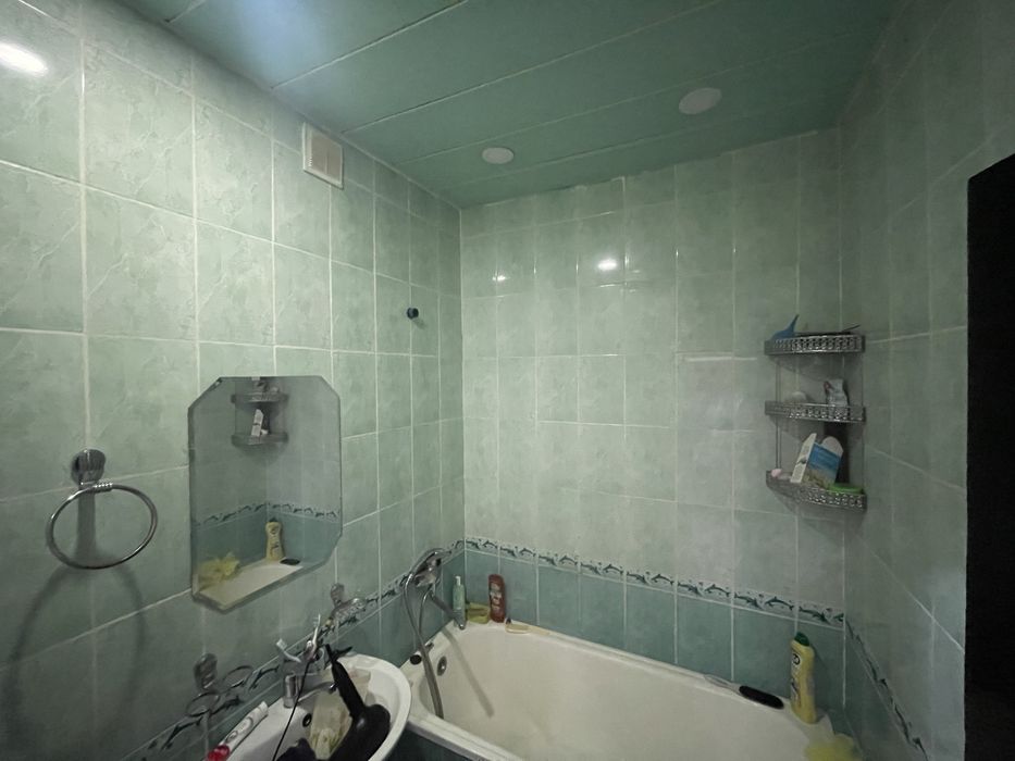 Продаю 4х комнатнаю на 1 этаже