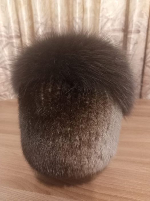 Продам роскошную норковую шапку с отделкой из песца