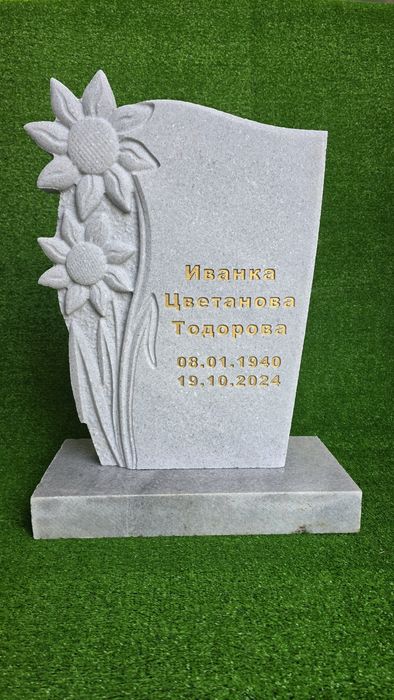 Надгробен паметник от мрамор с релефни цветя Плевен и региона