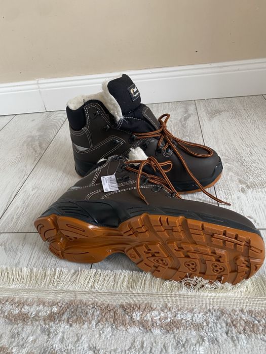 продаю. робочи ботинки.