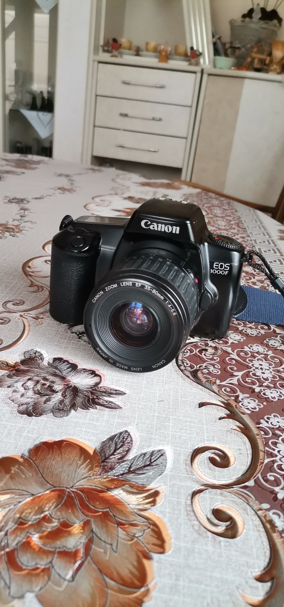 Canon Eos 1000f cu obiectiv Canon 35-80mm 1:4-5.6