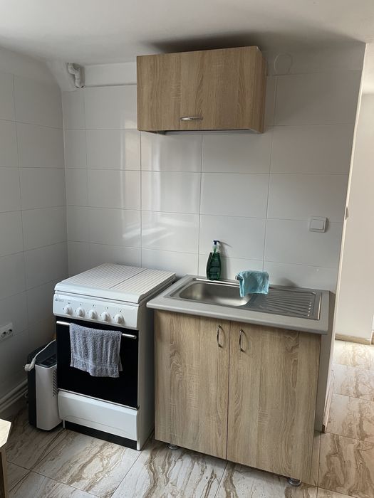 De închiriat o cameră cu baie