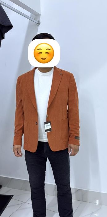 Дара пиджак сатылады, новый, 1 рет тойға киілген. ТЦ Атыраудан сатып а