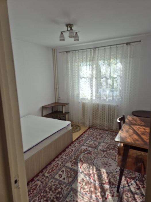 Inchiriez apartament 3 camere zona vest parc  aurora