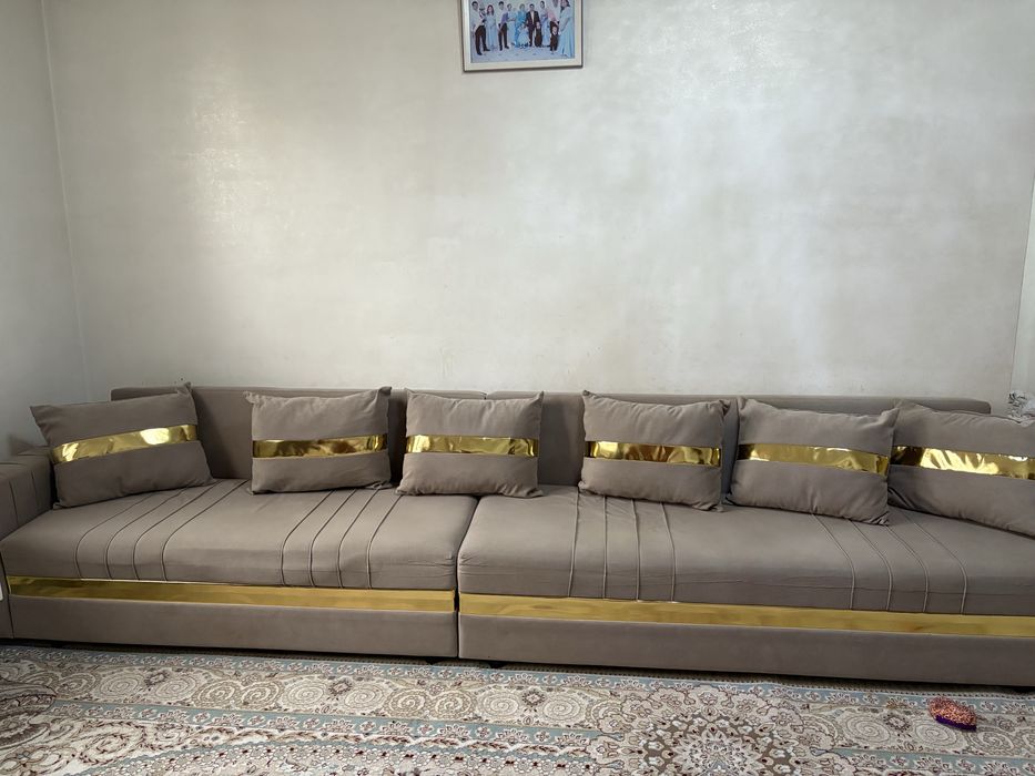 Сатылады: 4 метрлік бұрышты диван, жақсы жағдайда