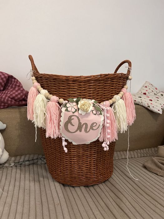 Корзина плетенная, украшения на годик