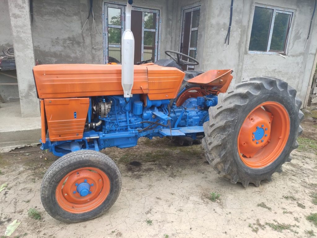 Tractoras  u445 revopsit și Refăcut recent