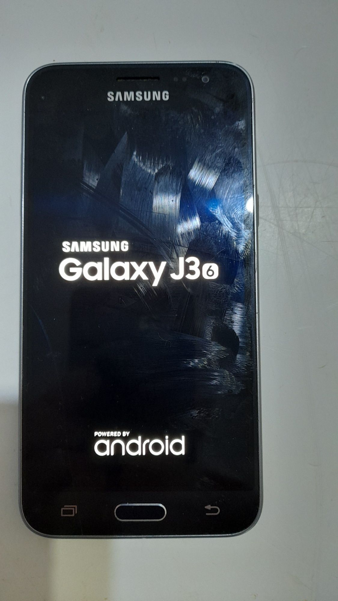 telefon Samsung J3