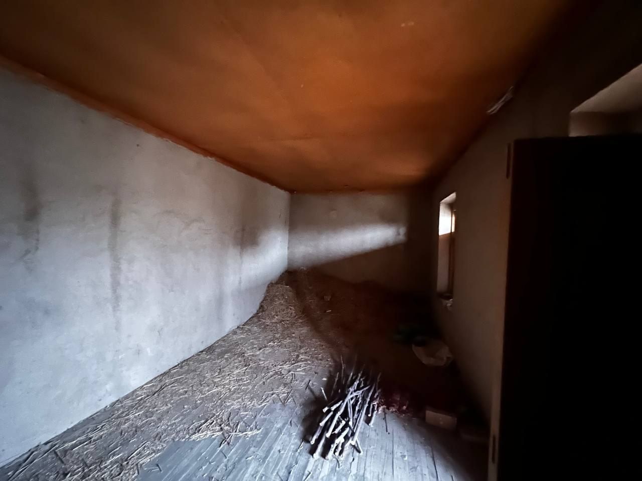 Hovli uy sotiladi