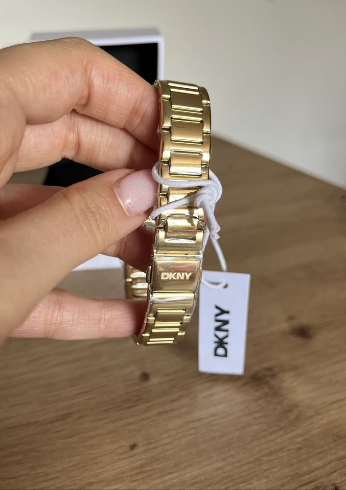 Оригинален дамски часовник DKNY