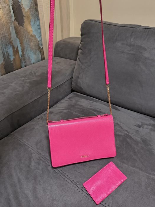Чанта на FURLA  в цикламен цвят