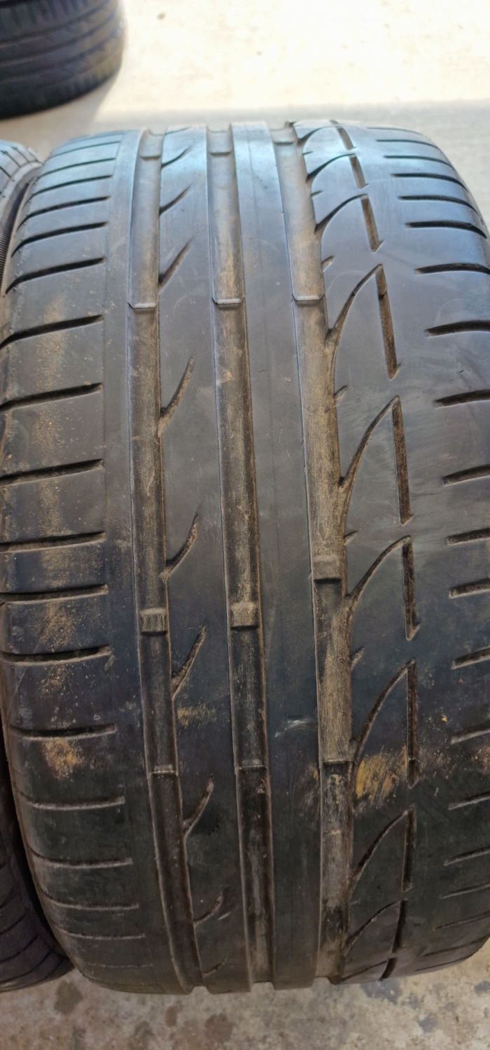 245 35 18 Bridgestone 2 anvelope vara ca noi