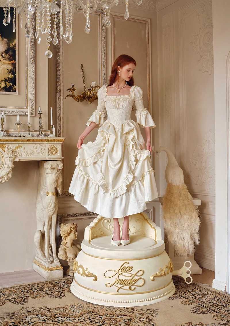 Оригинални, чисто нови LaceMade рокля и корсет