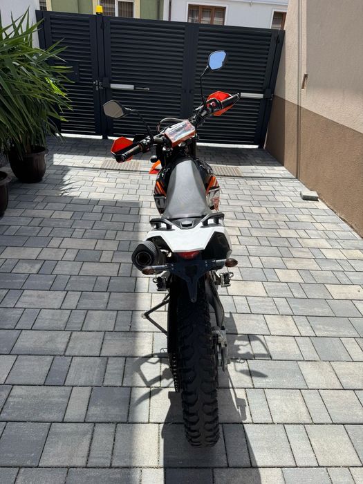 Vând KTM 690 Enduro R