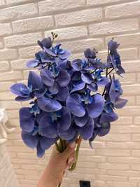 Изкуствена орхидея на клонка синя