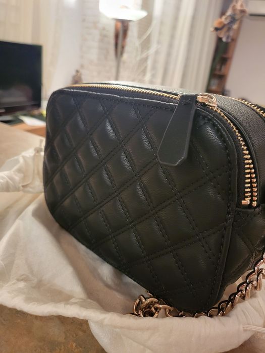 Дамска чантичка Guess-оригинална