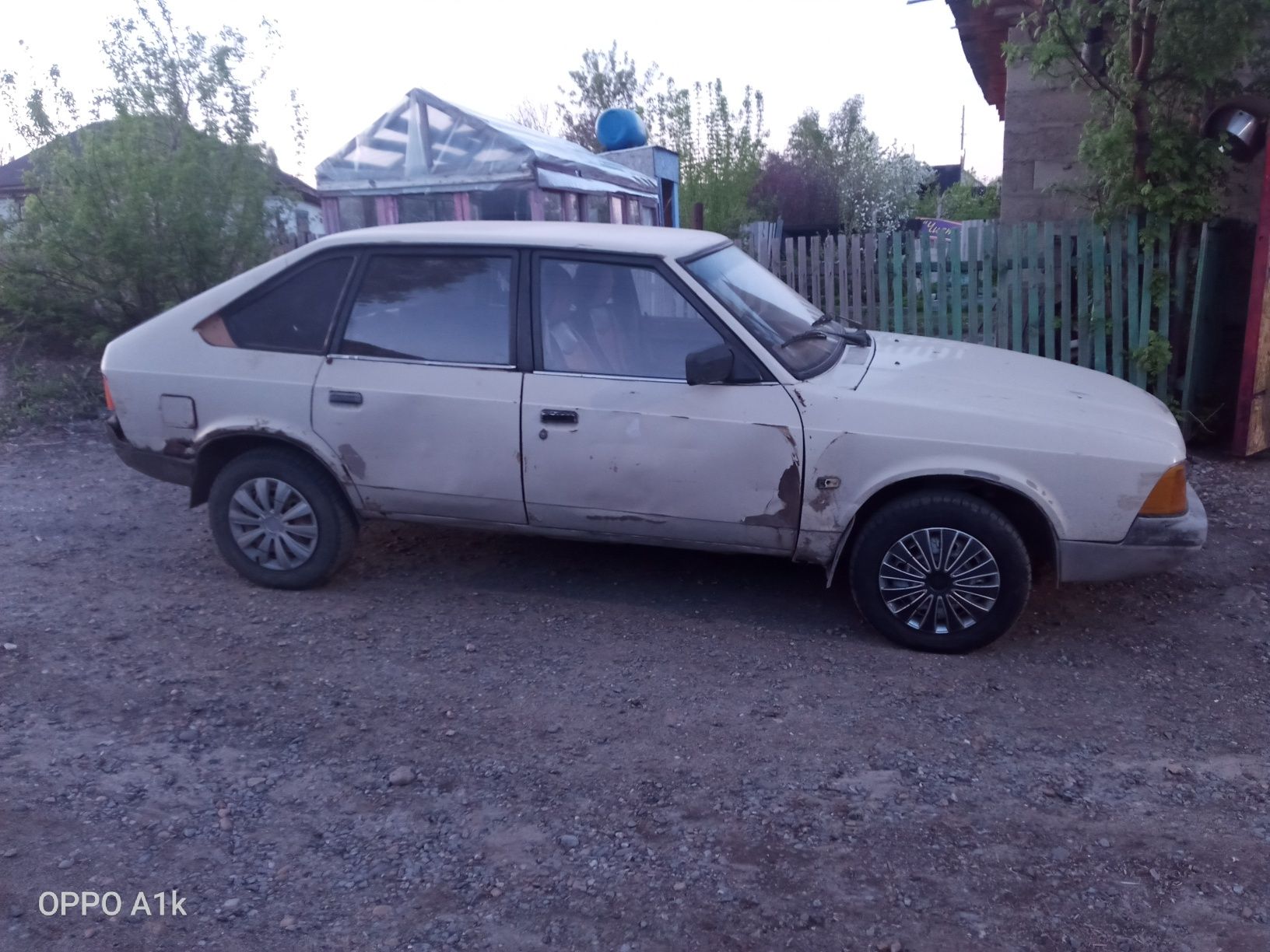 Продам машину москвич 2141 год 1990