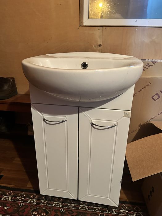 Умывальник с тумбочкой