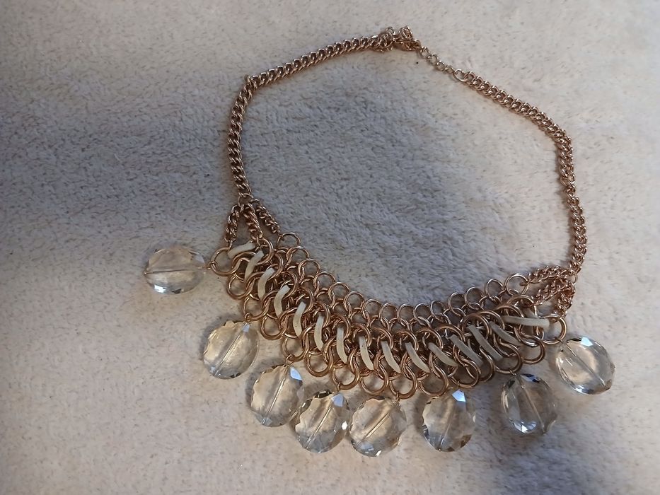 Colier auriu si pietre