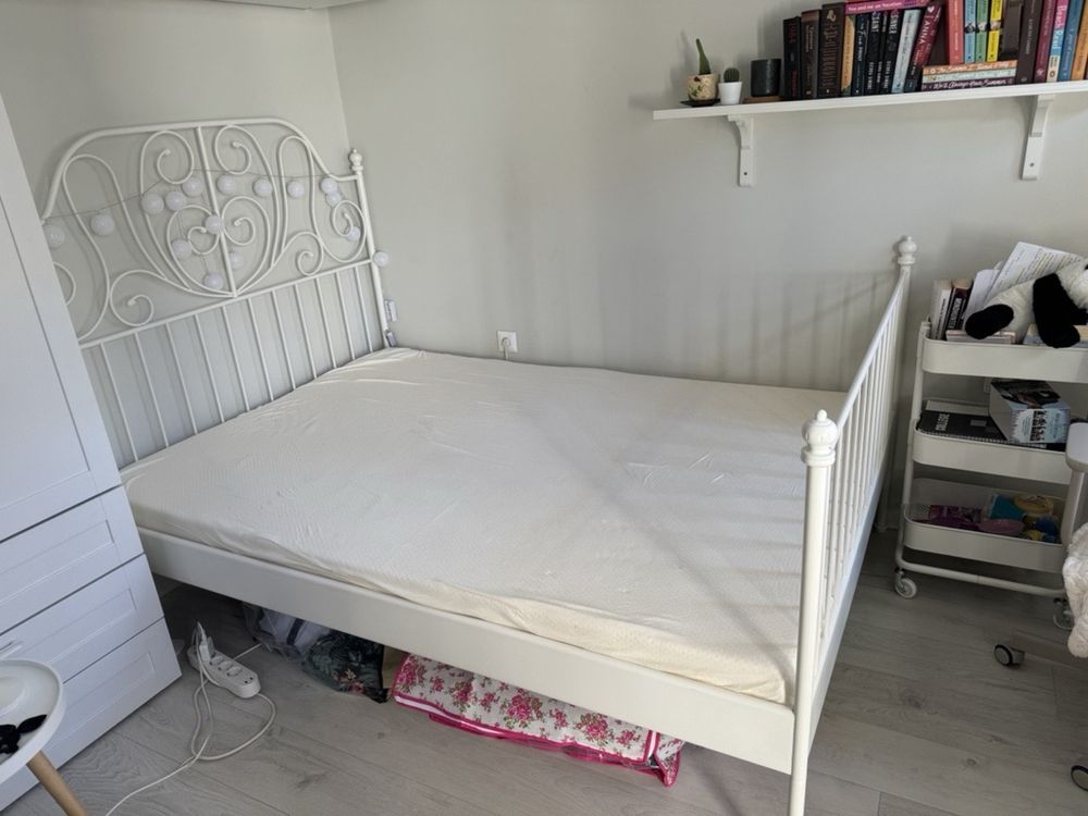 Легло IKEA LEIRVIK с матрак 140x200 в отлично състояние