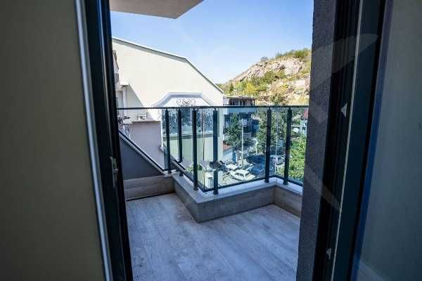 Продава се Тристаен апартамент в Пловдив, Младежки Хълм - 86 кв.м за 3838 €/кв.м - Снимка #8