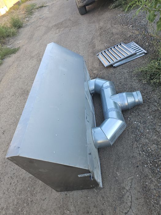 Вытяжной зонт (вытяжка)