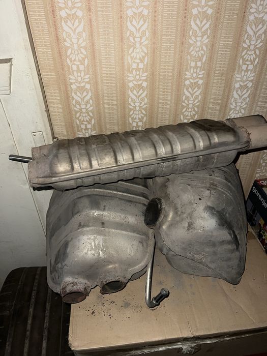 Крайни гърнета и средно E500 Mercedes
