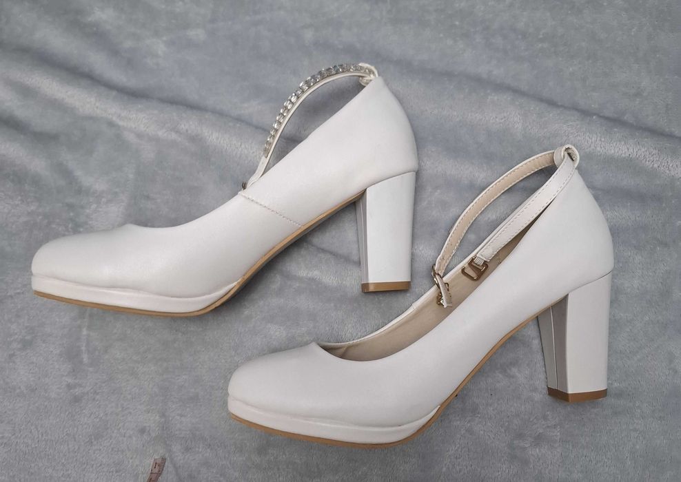 Pantofi albi cu toc patrat, 41