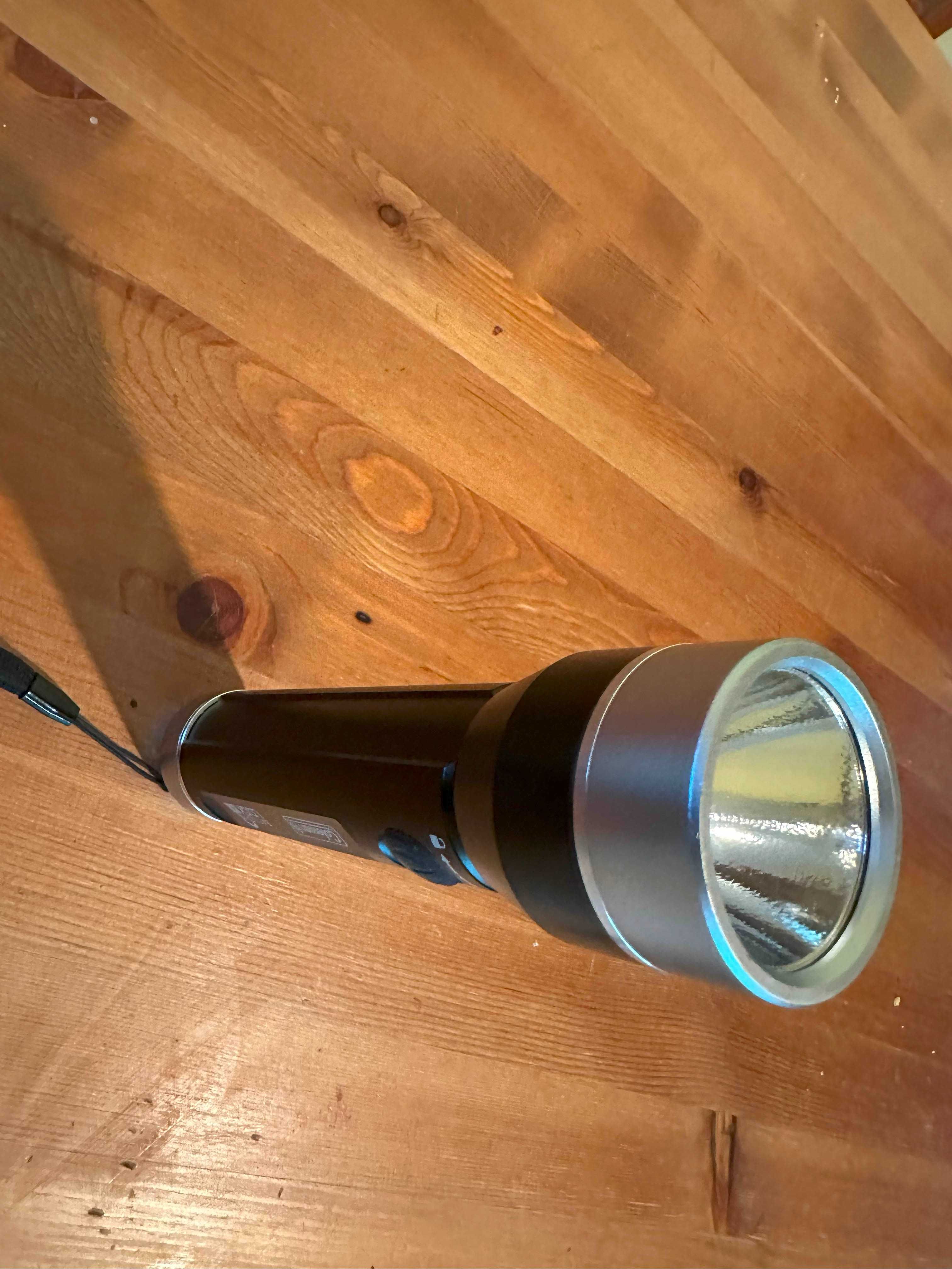 Прожектор Coleman divide+ 700 LED
