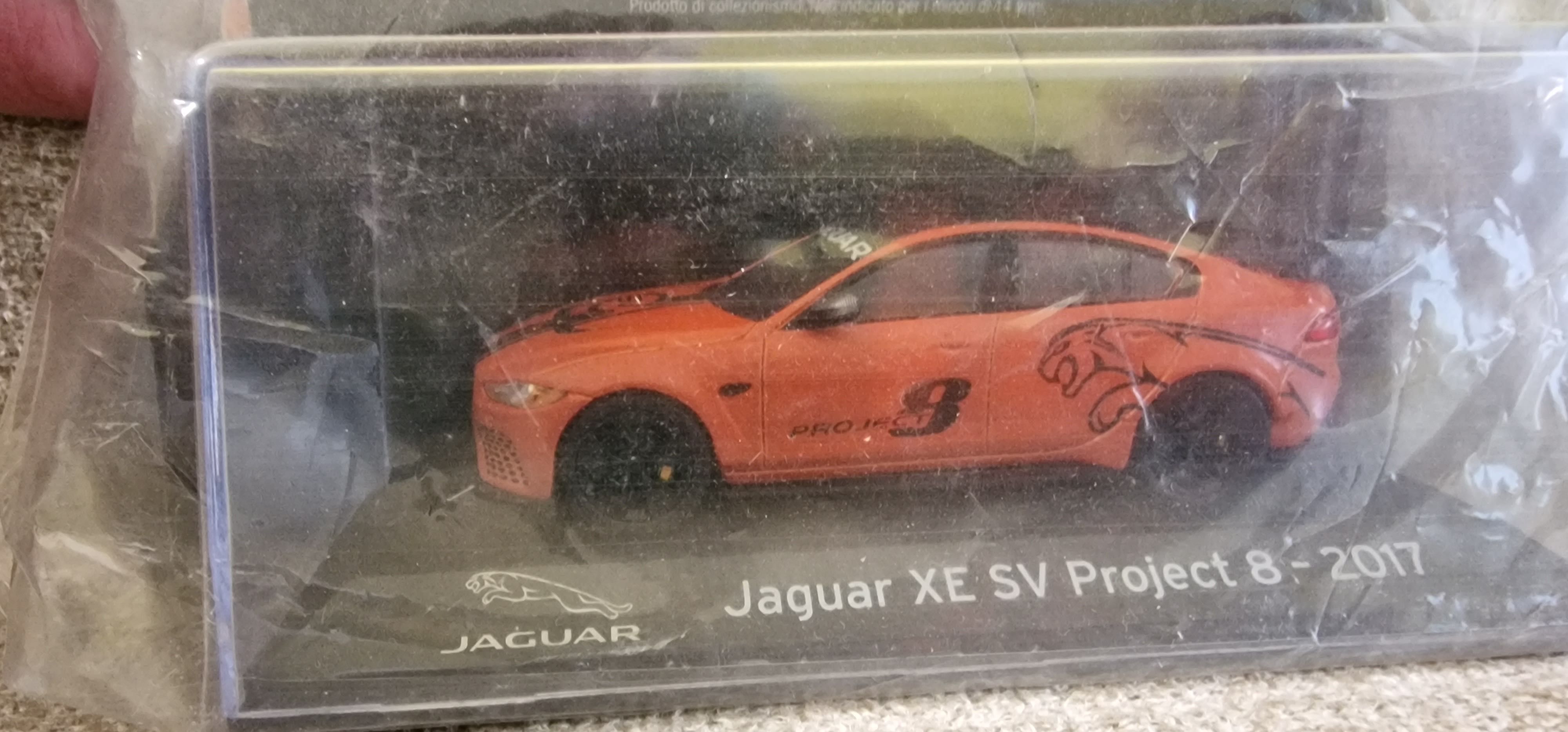 Количка Метална supercars magazine Jaguar XE SV Project 8 42 1:43 нова