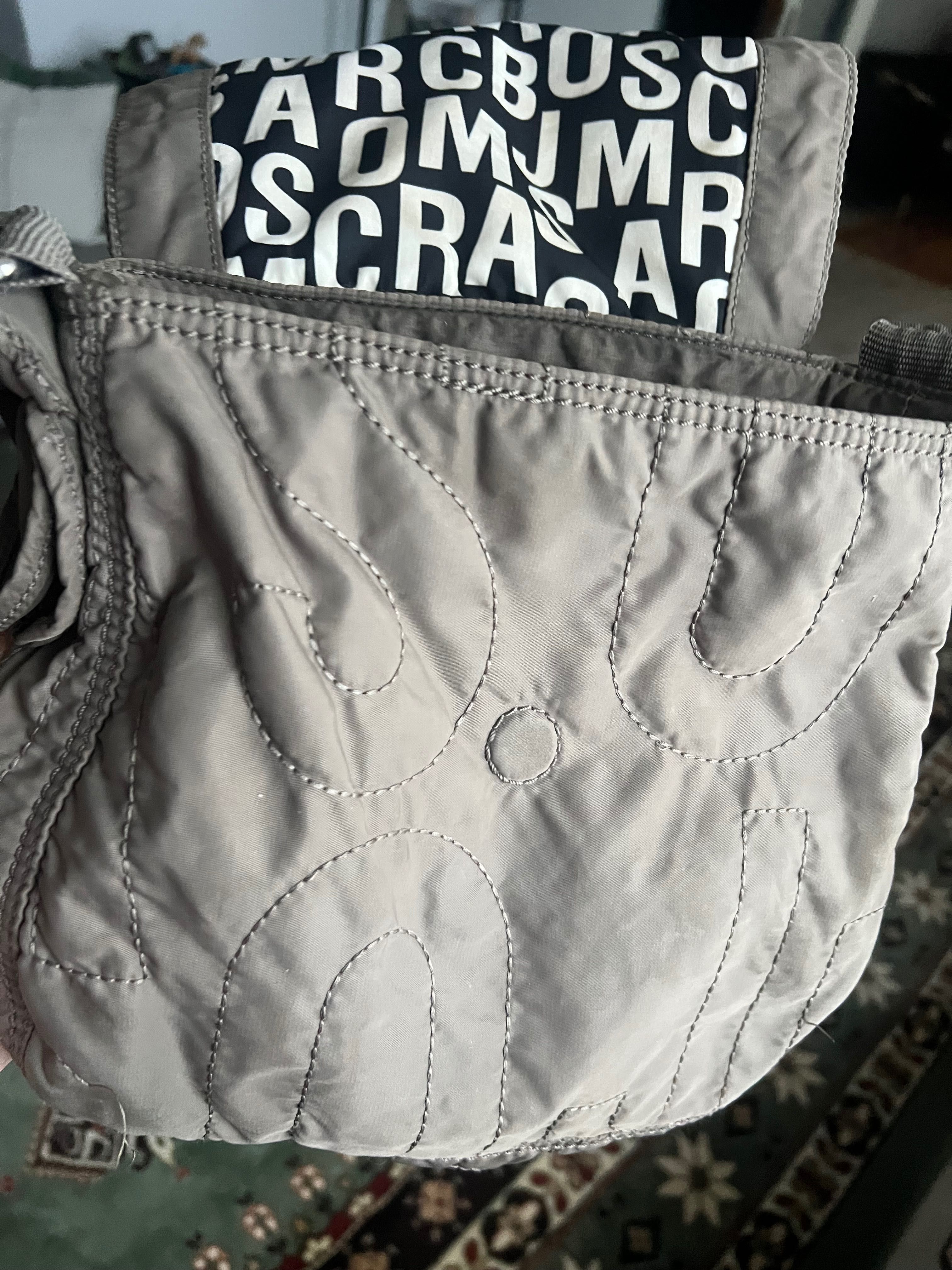 Geanta Marc Jacobs bej, nylon matlasat, incapatoare, excelenta