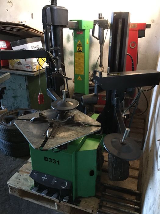 Машна за монтаж демонтаж на гуми CEMB с помощни рамена Run-flat