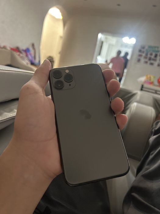 Продам айфон 11 про