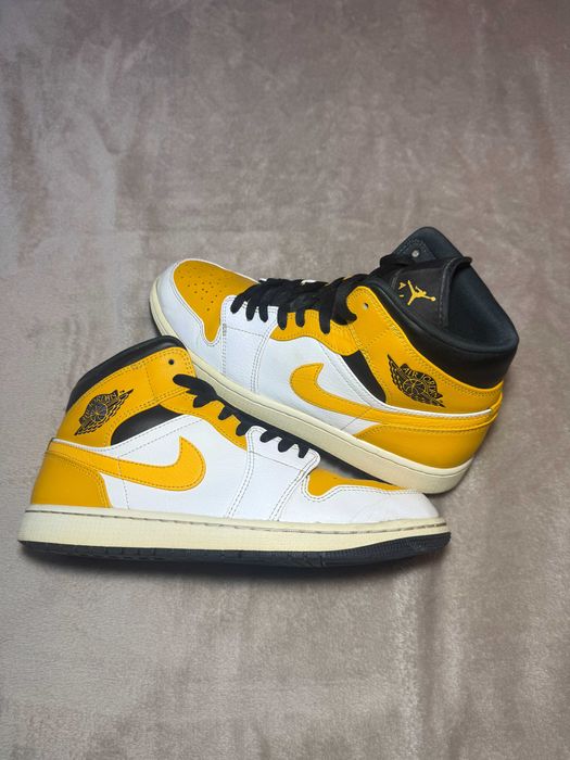Jordan 1 Mid University Gold 43