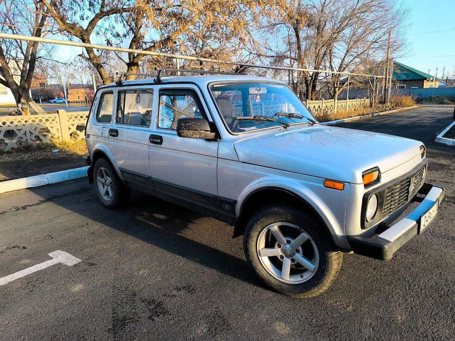 Нива 2131 длинная пятидверная  в хорошем состоянии.
